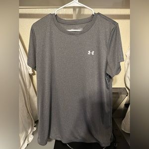 Women’s Under Armour grey xl loose heat gear shirt tee workout shirt